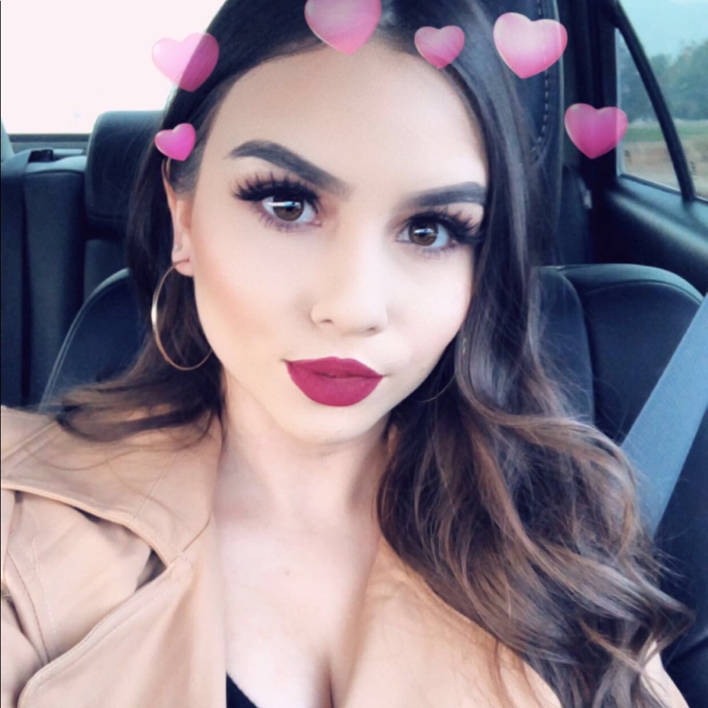 Meet your Posher, Evelin